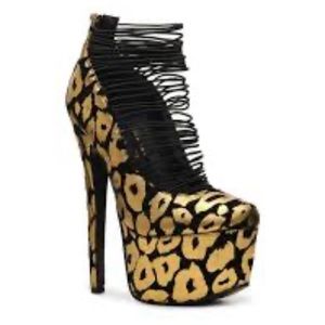 New London trash sz 7.5 ceres cheetah gold black platform stiletto